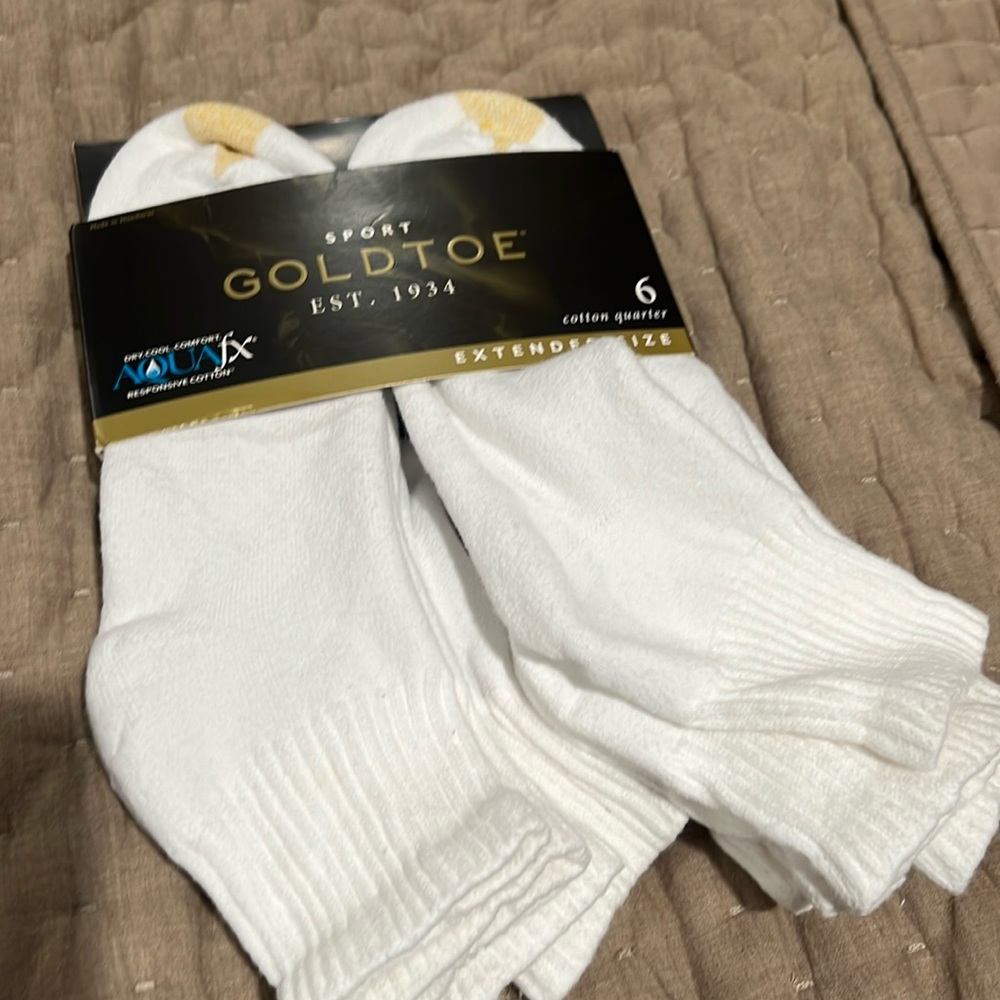 Mens extended size gold toe socks